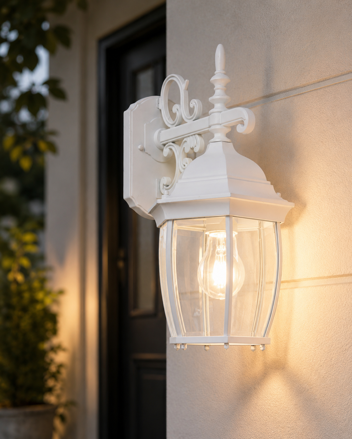 L/CEN 1-Light Outdoor Wall Lamp – White Finish – 4567-1